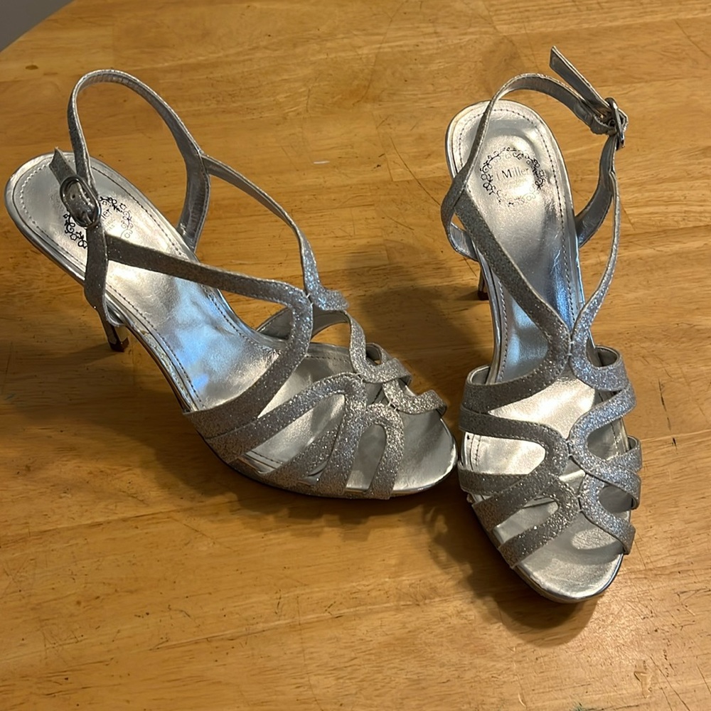 EUC I. Miller silver heels size 7.5